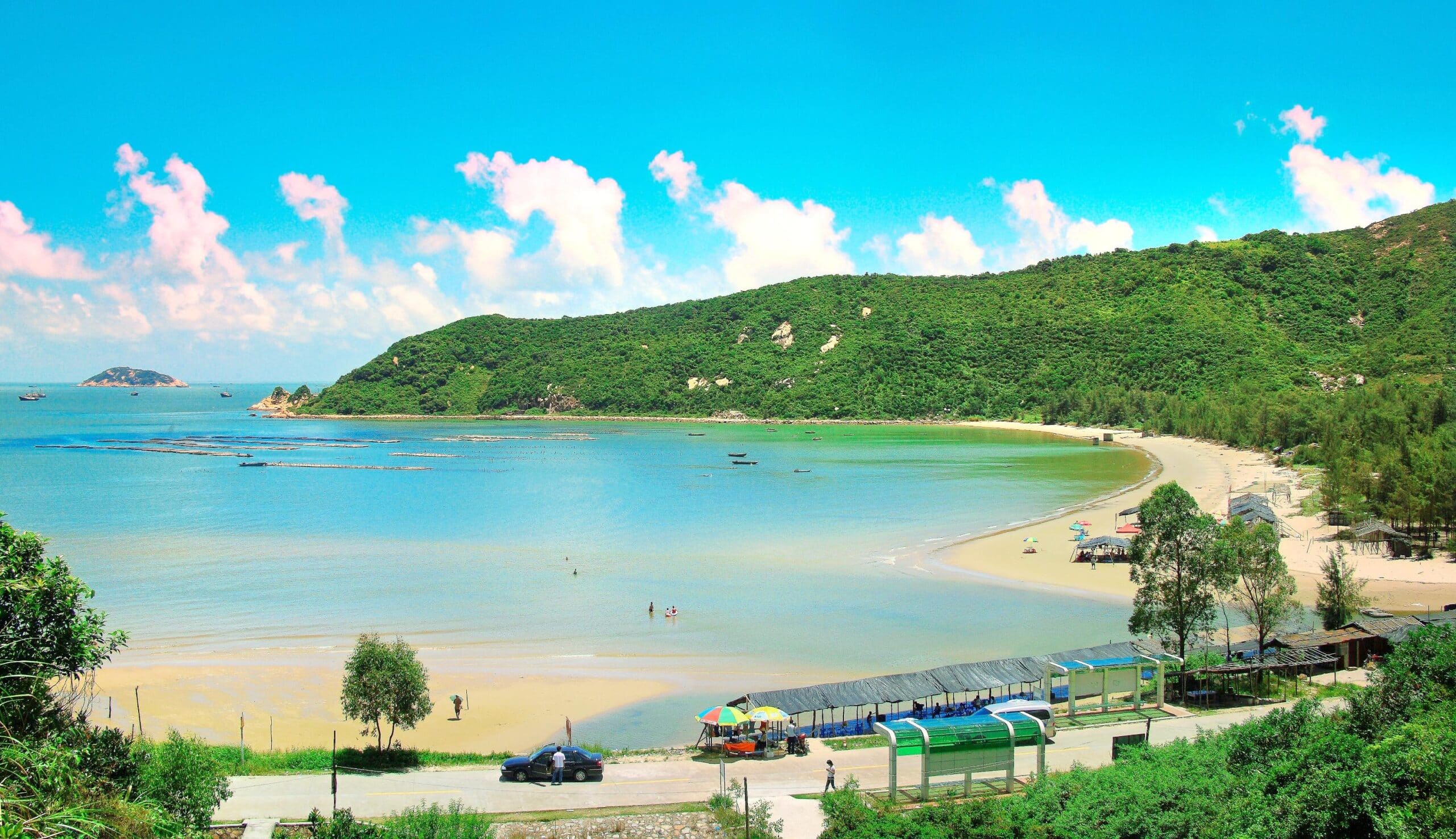 飞沙滩海滨旅游区位于珠海西部高栏岛的东南部,被评为珠海十景.